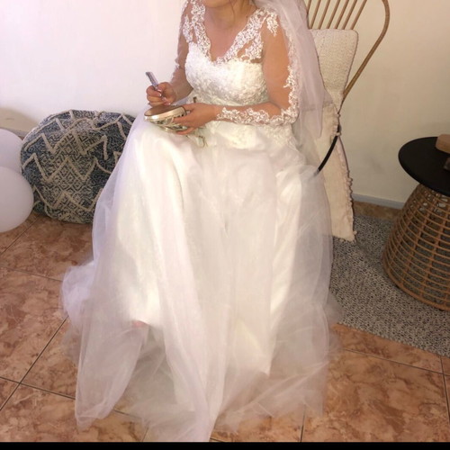 Wedding dress like new with sleeve, unique design, size M