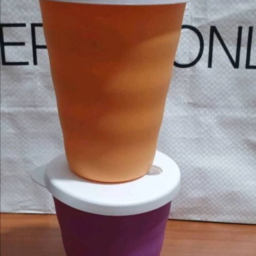 Tupperware Expresion Cups new with lid and silicone straw hole