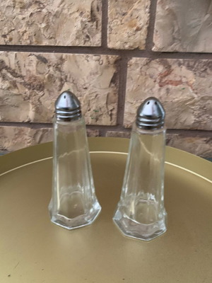 Vintage glass salt and pepper shakers like new