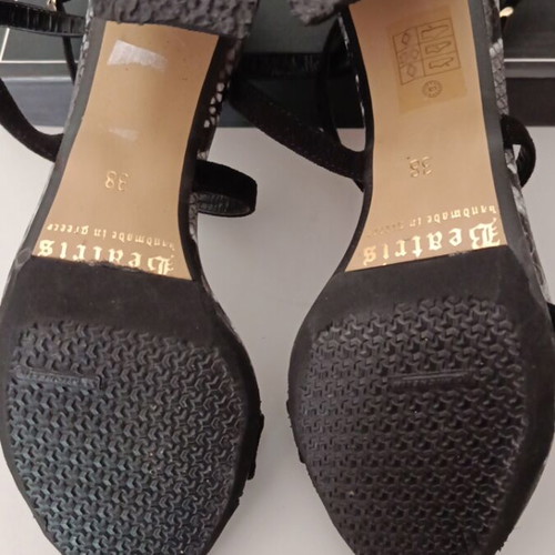 Beatris sandals new, size 38, black and white