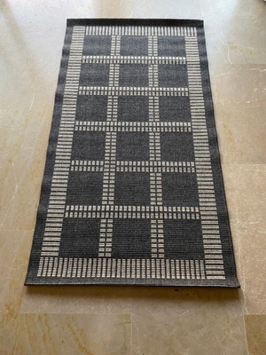 Runner rug 147 x 80 cm like new