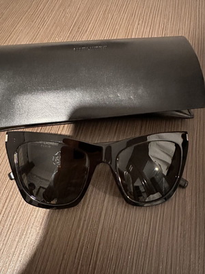Γυαλιά ηλίου Saint Laurent, μαύρη ταρταρούγα, με θήκη