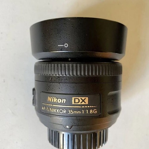 Nikon D7200 camera kit with 35mm f/1.8 lens
