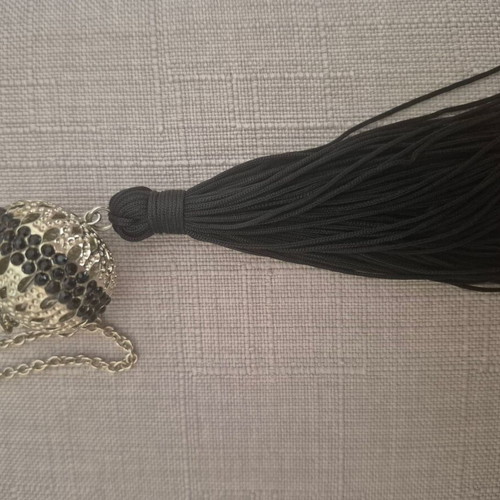 Pendant jewelry used with tassel at the end