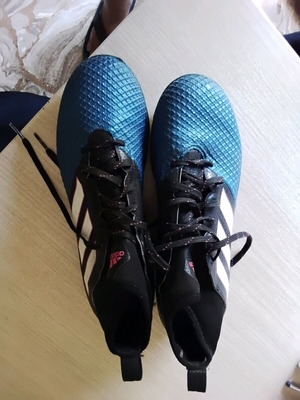 Adidas ποδοσφαιρικά παπούτσια σαν καινούργια, μέγεθος 42, μπλε