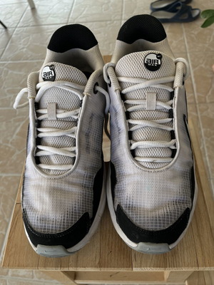 Nike Air Max Nova white athletic shoes size 40