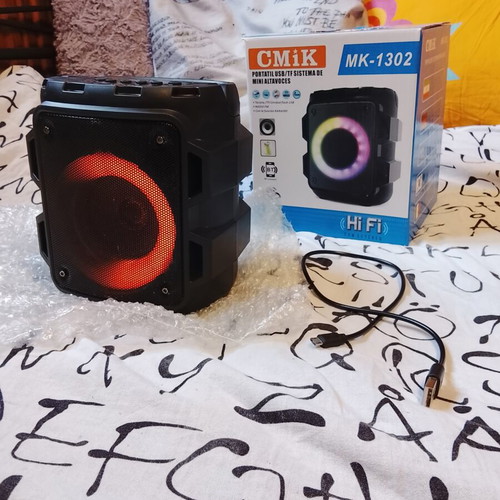 Mini Bluetooth Speaker like new with flashlight colors and karaoke