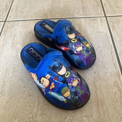 Children's slippers size 29 with superhero design