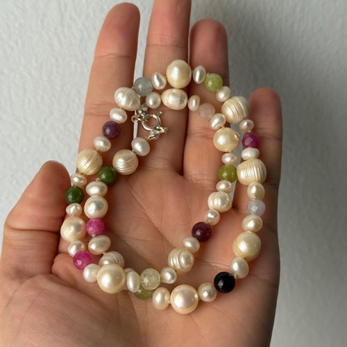 Pearl necklace with nephrite like new, silver925 clasp multicolor