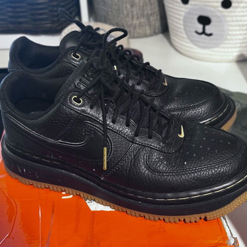 Nike Air Force luxe athletic shoes like new, size 40.5, black