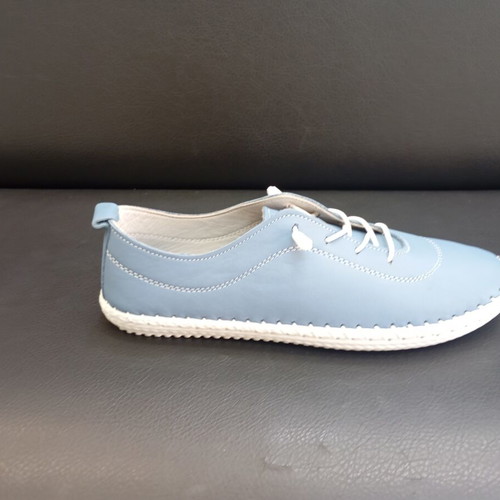 Leather low sneakers new with anatomical sole, black and blue