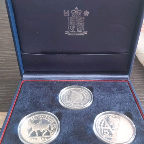 Royal Mint 3 x 5 Pound 2000/2001/2002 Elizabeth Proof Silver coins like new with case