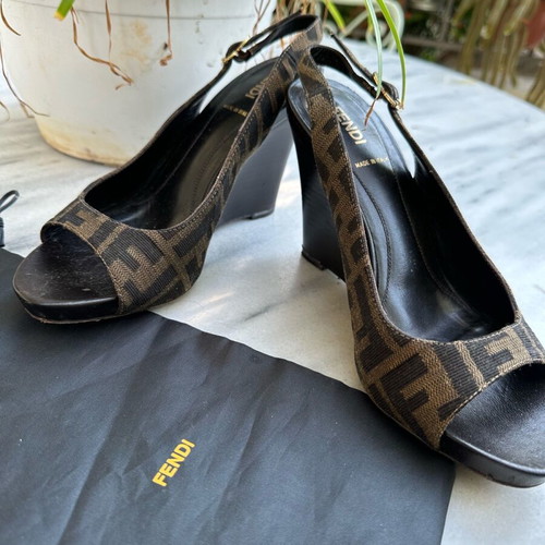 Fendi platform sandals size 37 like new with pouch