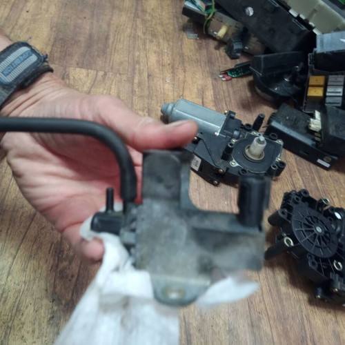 Vacuum valve for turbo Mazda 139700-0700 used