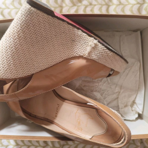 Christian Louboutin πλατφόρμες μεταχειρισμένες μπεζ λουστρίνι νούμερο 38