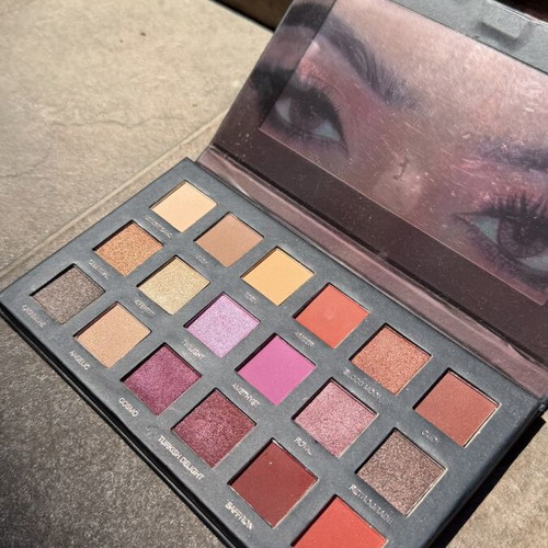 Huda Beauty Desert Dusk Eyeshadow Palette like new