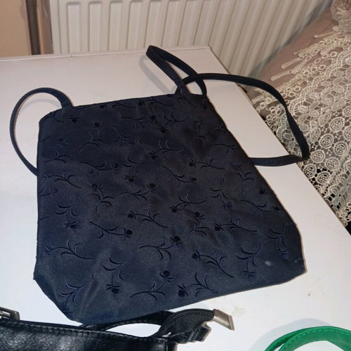 Shoulder bags like new, black and green