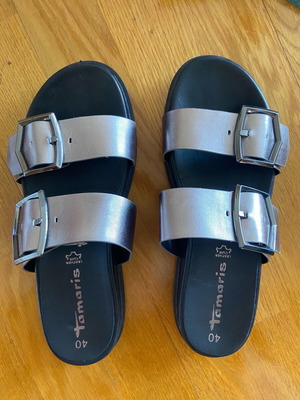 Tamaris leather sandals like new, size 40 fitting 39