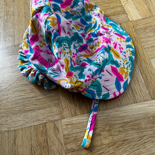 Waterproof beach hat 1-2 years like new Dpam