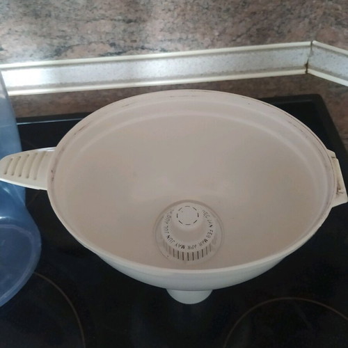 Water filter pitcher used with date system on lid