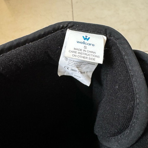Medical orthopedic boot like new, size small and medium