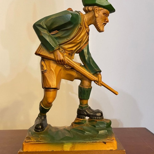 Hunter miniature with leather backpack like new