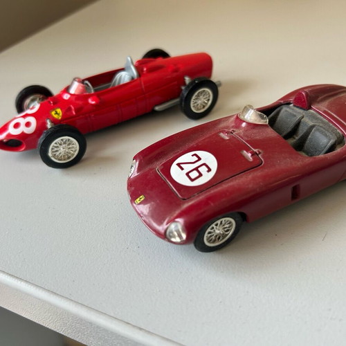 Ferrari model cars 1/43 used, metallic, set of two