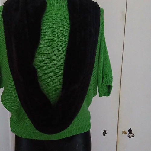 Wool scarf like new, black