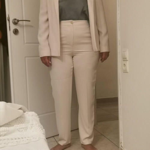 Ecru women's suit set like new, jacket size 40, pants size 42