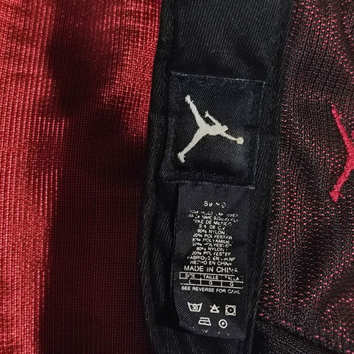Air Jordan Vintage 90s beret like new, red and black