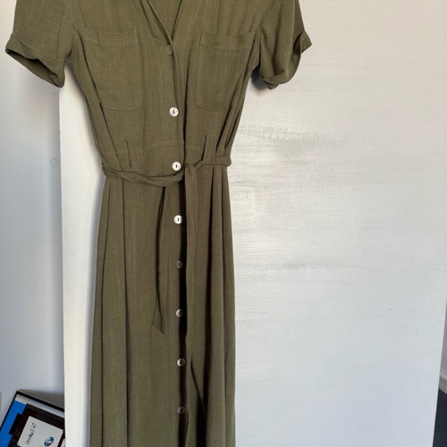 Midi dress Stradivarius like new, oil color with belt