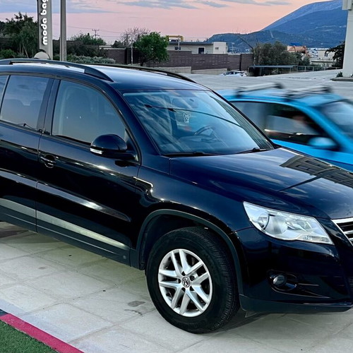 Volkswagen Tiguan 2011 μεταχειρισμένο, βενζίνη, χειροκίνητο, μαύρο SUV
