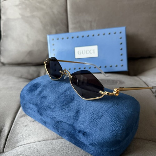 Gucci sunglasses new, black, 100% UV protection