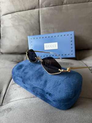 Gucci sunglasses new, black, 100% UV protection