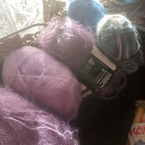 Knitting yarn like new, pack of 22 pieces