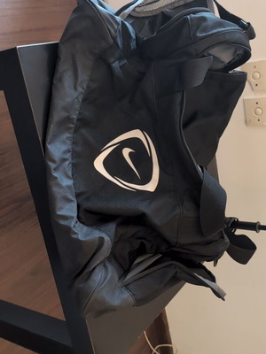 Nike sports sack like new, black and grey