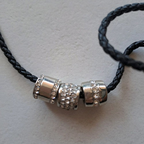 Faux bijoux necklace used