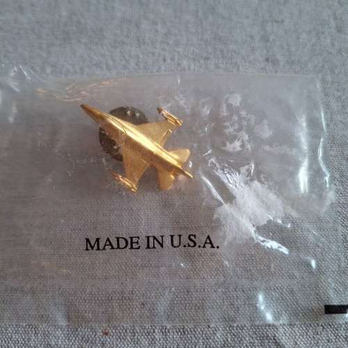 Men's pin warplane new, gold-colored