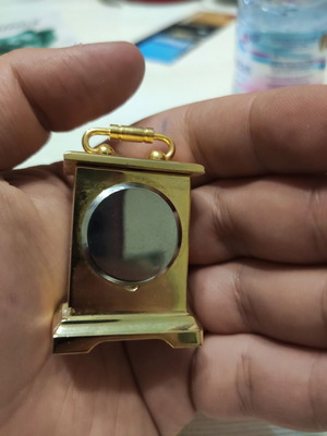 Desk clock analog used, needs battery replacement