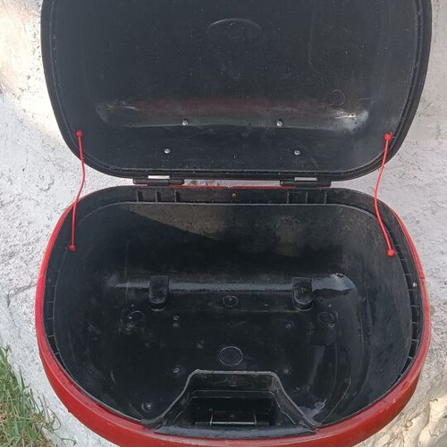 Motorcycle top case without rack and key