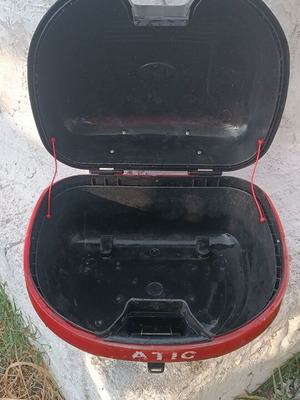 Motorcycle top case without rack and key