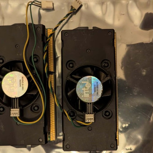 Intel Pentium III E 700 MHz processor with original cooling system