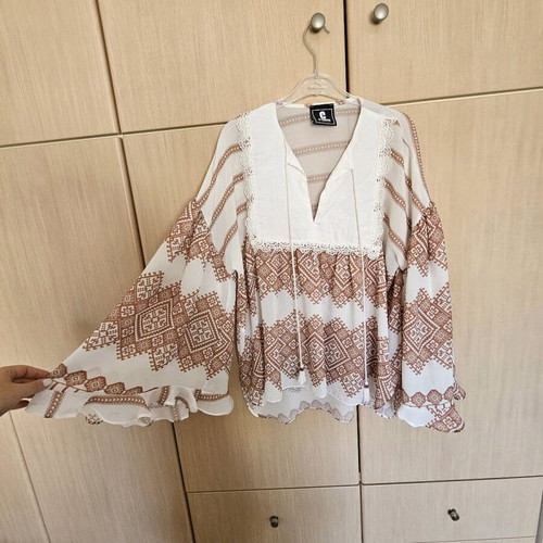 C-THROU summer blouse like new, airy white and brown tunic