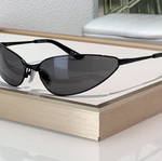 Balenciaga sunglasses like new, black