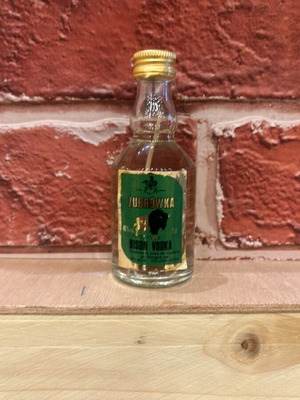 Μινιατούρα βότκα Zubriwka Bison 50ml καινούργιο