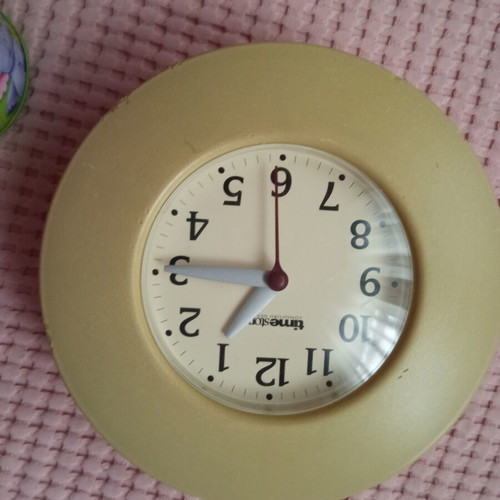 Wall clock analog, like new, 20 cm diameter