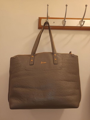 KEM large shoulder bag grey like new with detachable wallet