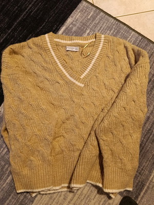 Stradivarius sweater used, size Medium, beige