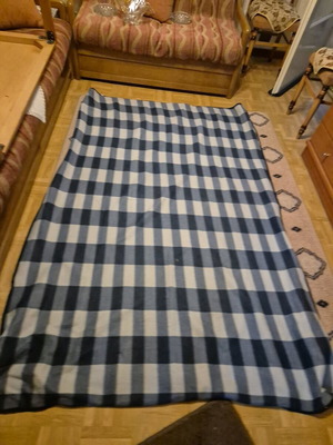 Blue blanket with square pattern like new