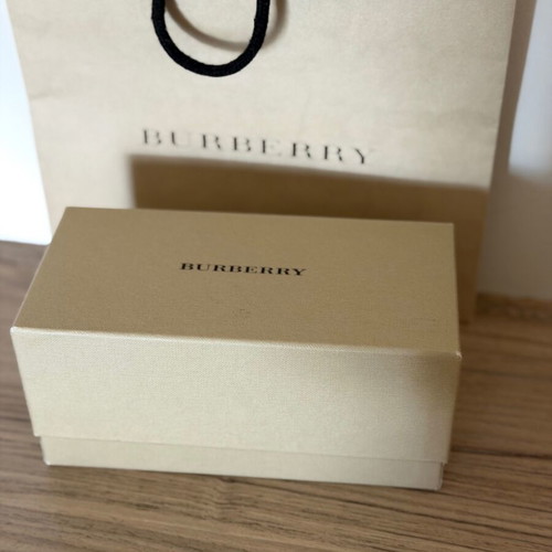 Burberry Unisex Sunglasses like new, black